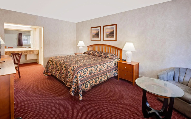 Super 8 by Wyndham Traverse City