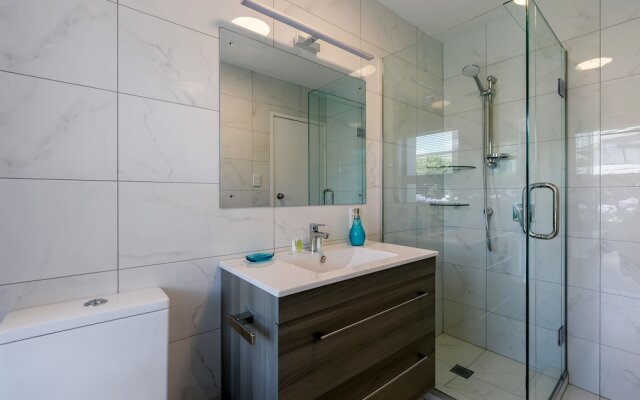 Super 2 bed flat in Remuera