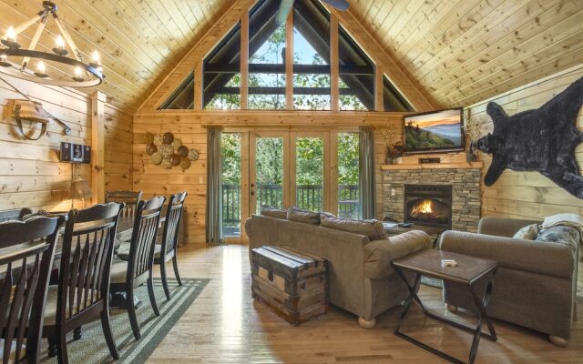 Smoky Bear Lodge by Jackson Mountain Homes