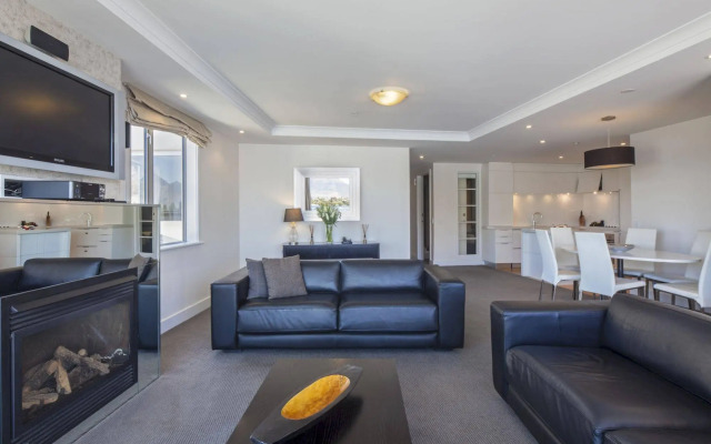 Luxury Lake Suites