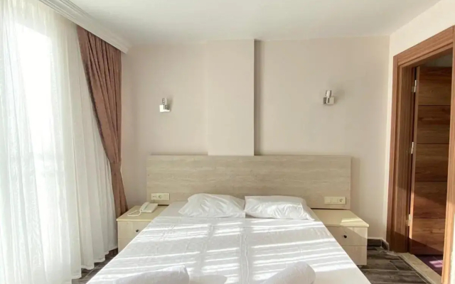 Dream Town Hotel & Restaurant