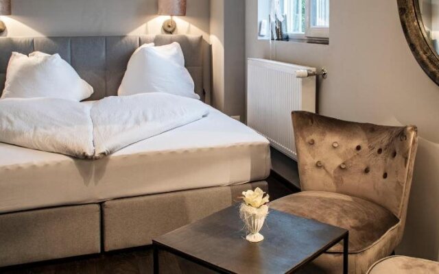 Landcafe mit Mini Hotel
