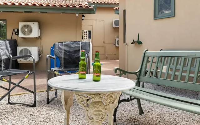 Cozy 3BR Town Home in Gated Community Palm Beach