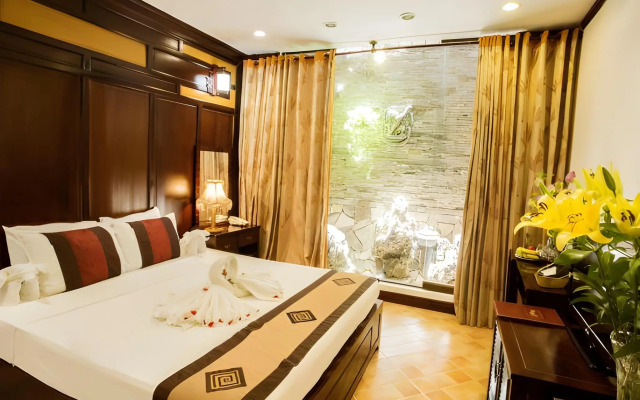 Galliot Central Hotel