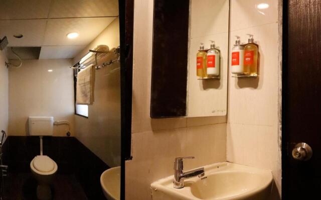Collection O Hotel 7 Treats Near Amanora Mall