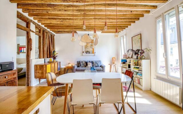 Loft Inspired Flat Near Montmartre, Sleeps 4