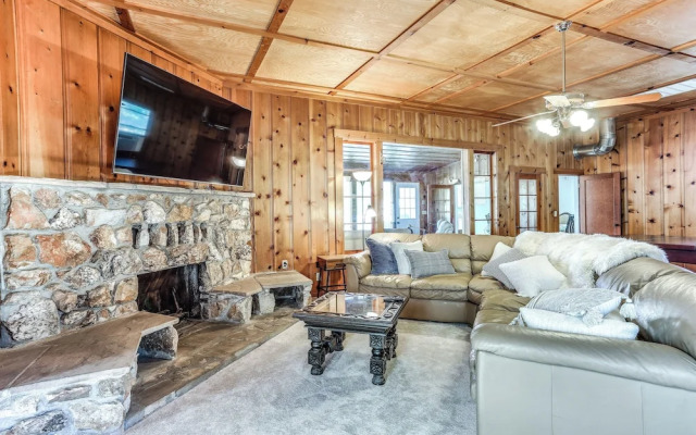 Spacious Coarsegold Getaway ~ 34 Mi to Yosemite!