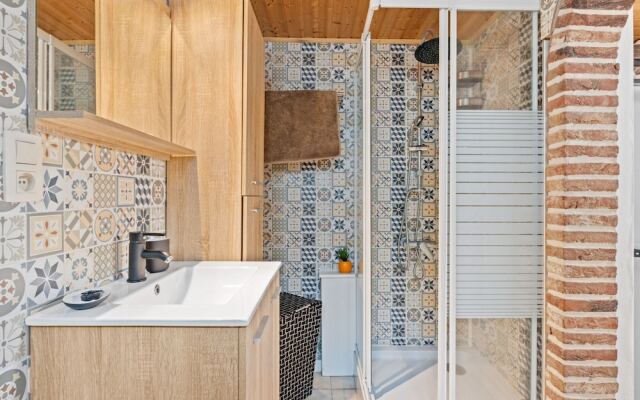 Spacious Seafront Apartment