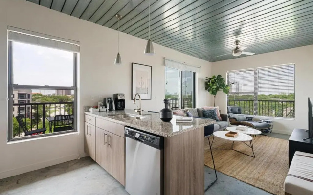 Stunning Midtown Suites by Sonder