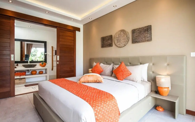 Villa 15 Stunning 6 BR Villa 400m to Beach