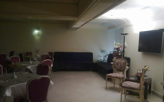 Kanzy Hotel