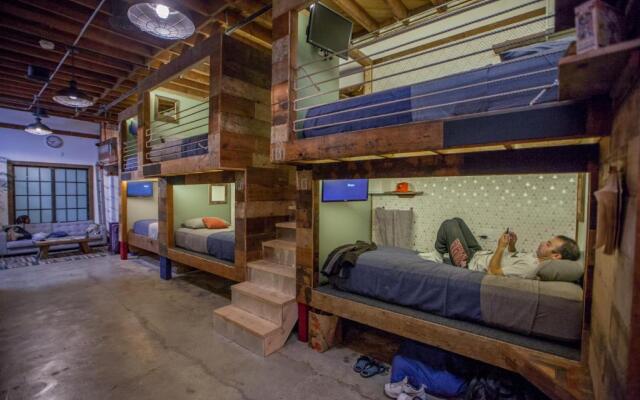 PodShare Los Feliz - Hostel