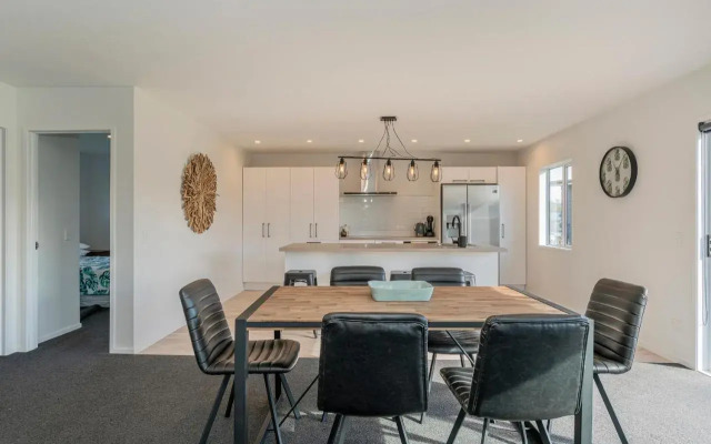 Sundaze Escape - Cooks Beach Holiday Home