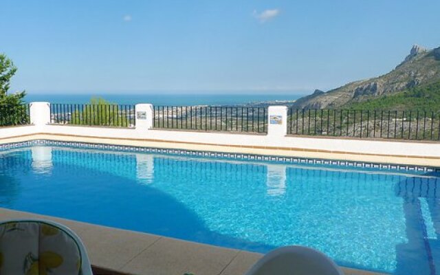 House Ruisenor Falcone