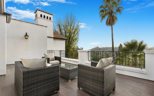 Spanish Villa - Stunning Coldwater Canyon Villa With Pool and Views