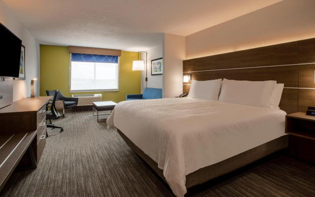 Holiday Inn Express & Suites Deland South by IHG