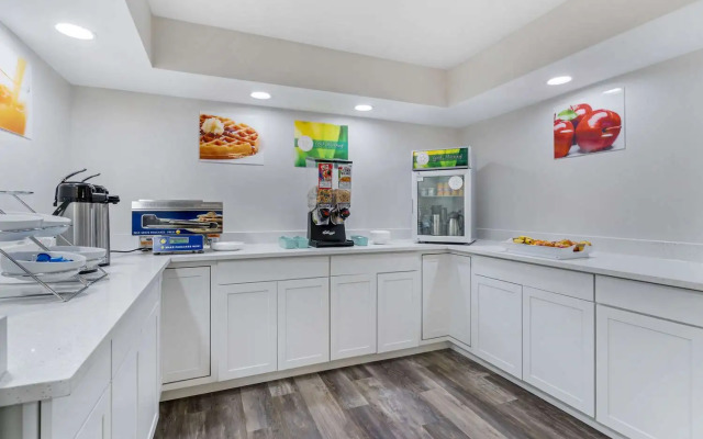 Quality Inn & Suites Orlando East - UCF Area