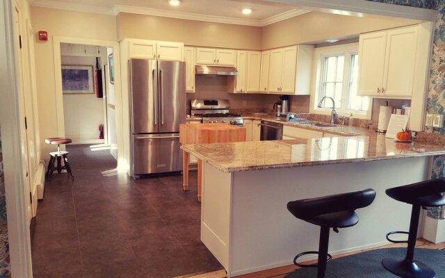 1860 House Inn and Vacation Rental Home
