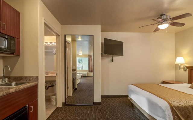 St. George Inn & Suites