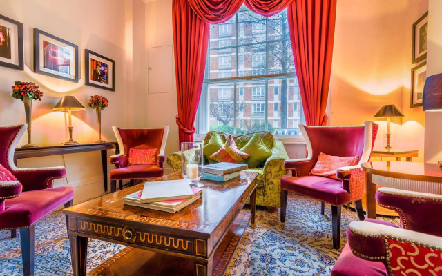 Tophams Hotel