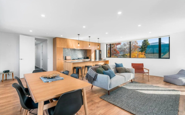 Mountain Vistas - Cromwell Upstairs Holiday Apartment