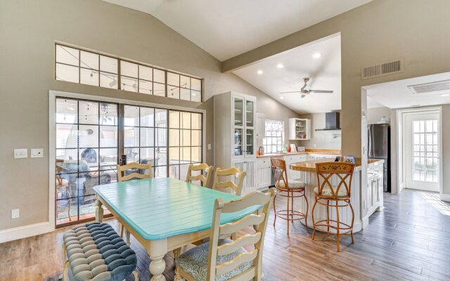 Pet-friendly Scottsdale Home w/ Screened Porch!