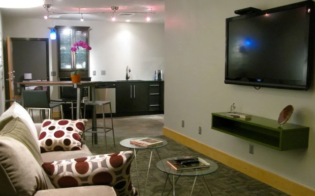 Suites at 118