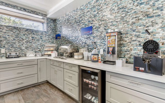 Best Western Marina State Beach