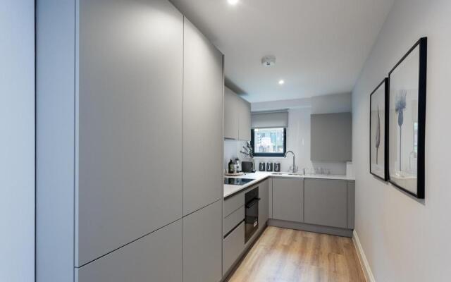 The Carlyle - Elegant Serviced Apartments