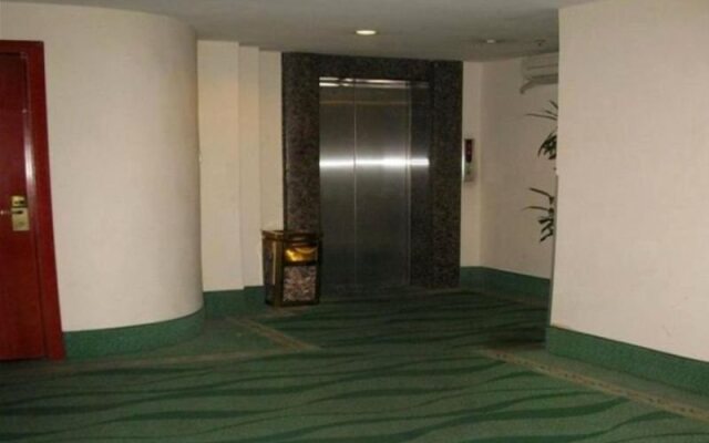 GreenTree Inn Chengdu Kuanzhai Alley RenMin Park Hotel