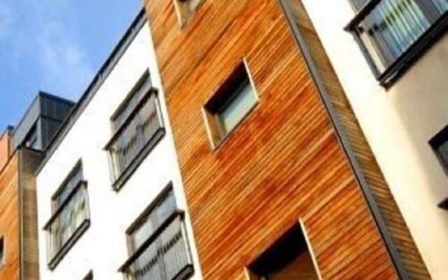 Base Serviced Apartments - Cumberland Apartments