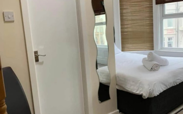 OYO Wave Crest Hotel