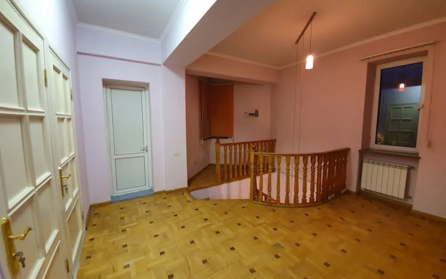 Doss Hostel And Hotel