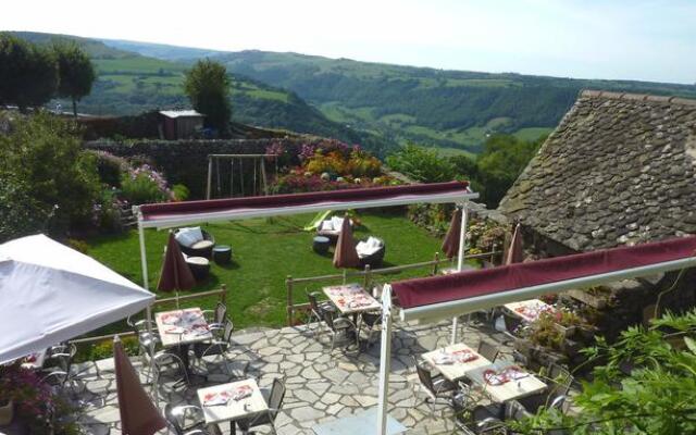 Logis Hôtel Restaurant & Spa Les Remparts