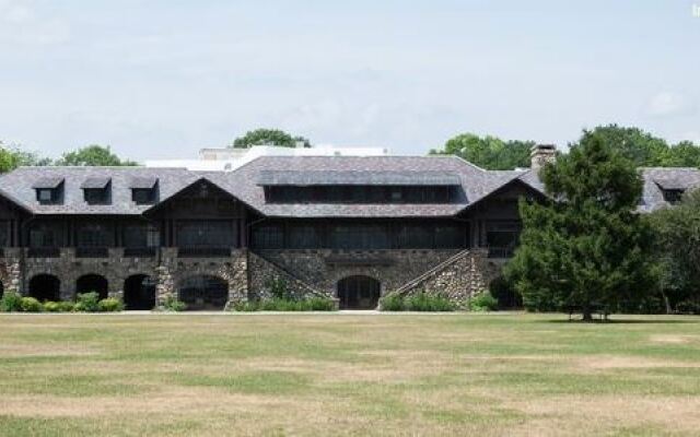 Overlook Lodge at Bear Mountain