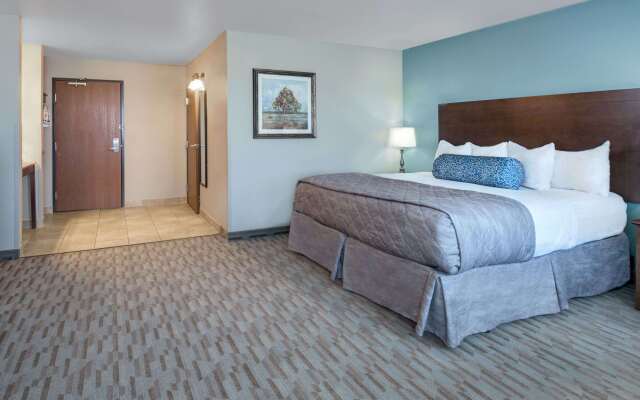 Baymont by Wyndham Minot