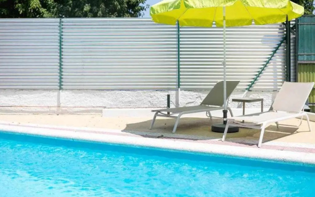 Newly renovated room w Pool y BikeParking