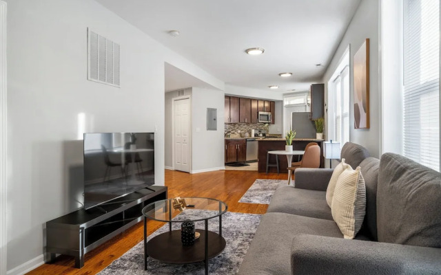 Cozy 1-Bedroom Apt with In-Unit Laundry