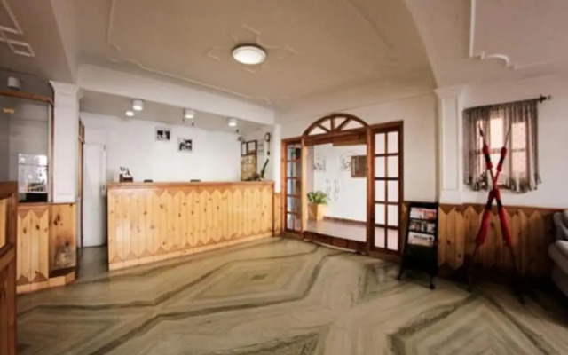 Hotel Kalra Regency
