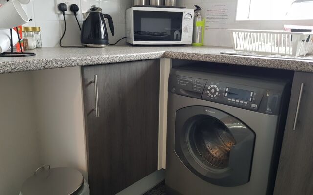 Charming 2-bed House in Torquay