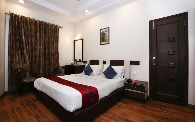 OYO Flagship 113 Golden Temple Road