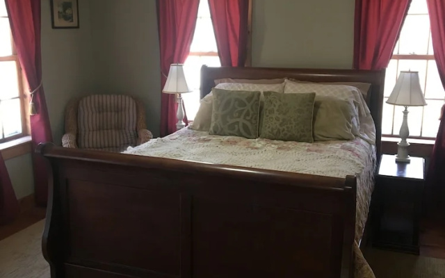 Hummingbird Hill Bed & Breakfast