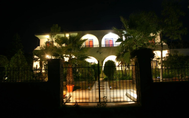 Nitsa Apartments