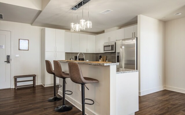 Louisville's Triple Crown Condo by Cozysuites