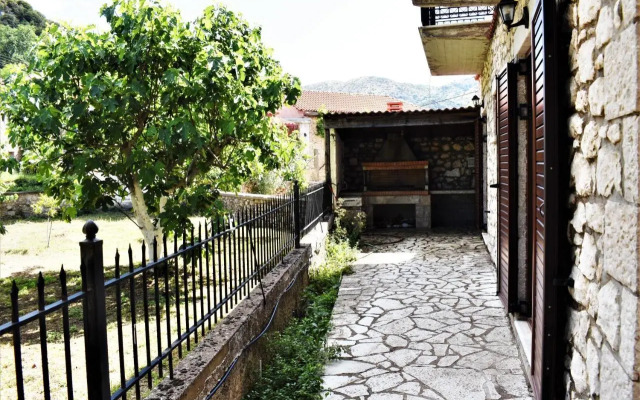 Stonehouse dome Lagadia