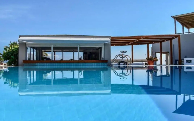 Yria Beach Hotel