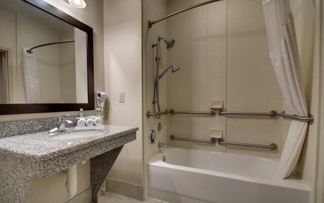 Holiday Inn Express Winona North