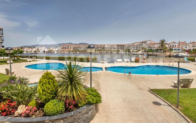 1015 Piso Gran Lago con 3 habitaciones y piscina