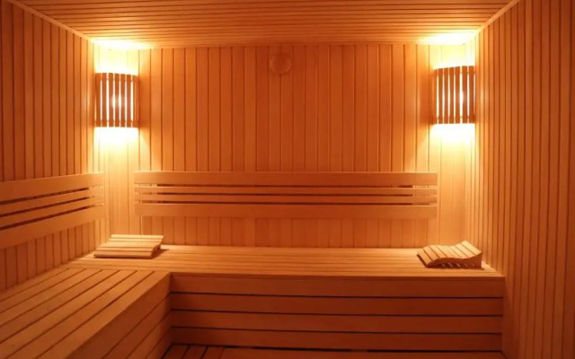 West Wood ApartHotel