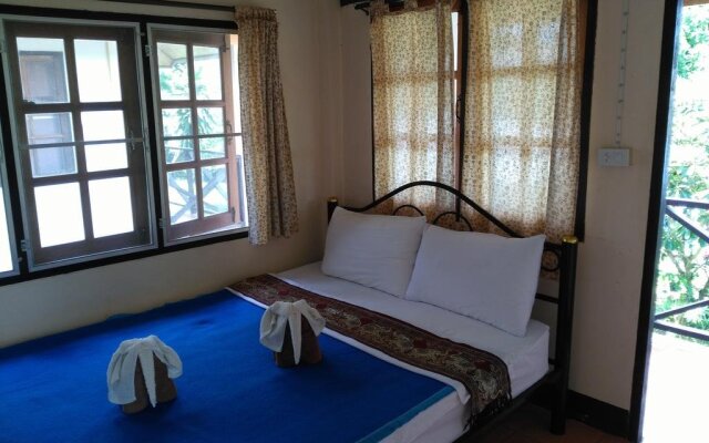 Baan Aomsin Resort
